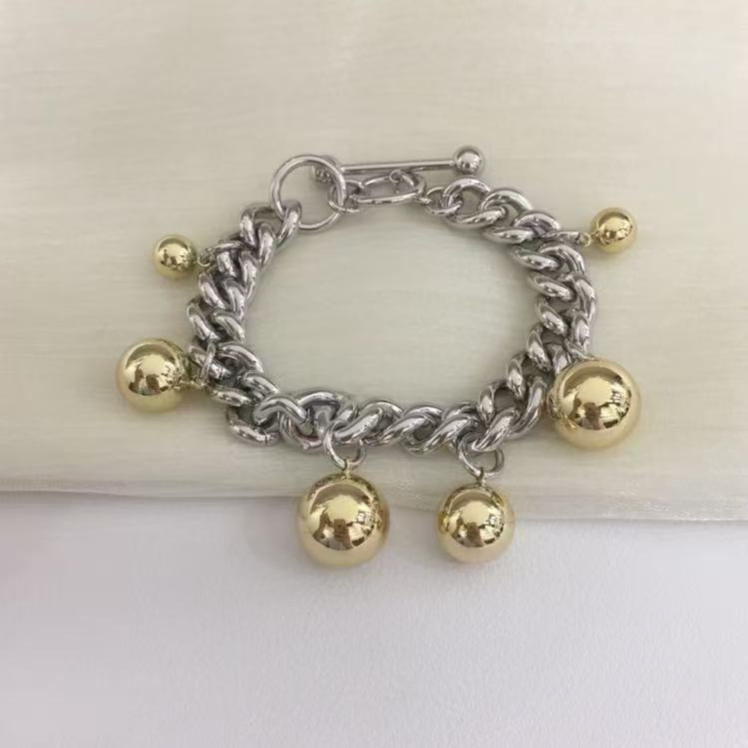 Pulsera con colgantes esféricos